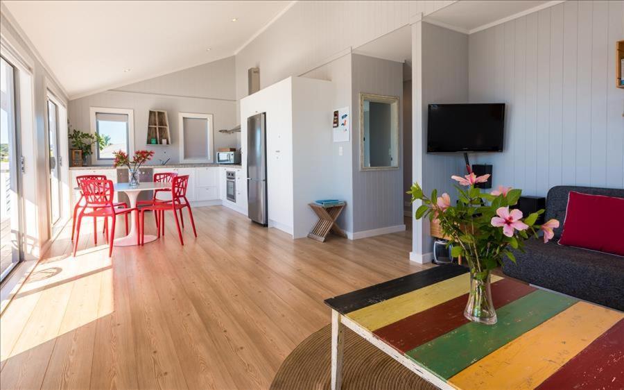 The Waiheke Pad - In The Heart Of Oneroa! Villa Bagian luar foto